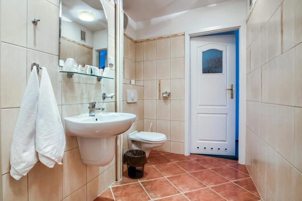 Hotel Konin Konin  Extérieur photo