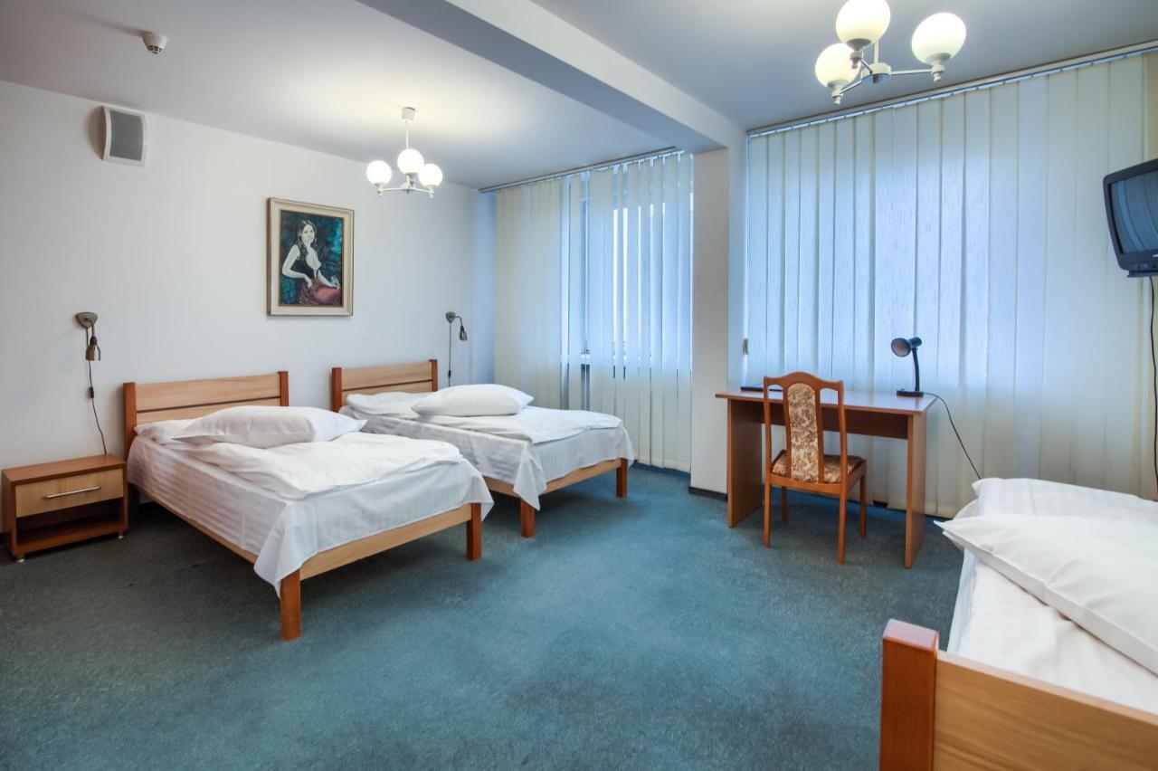 Hotel Konin Konin  Extérieur photo