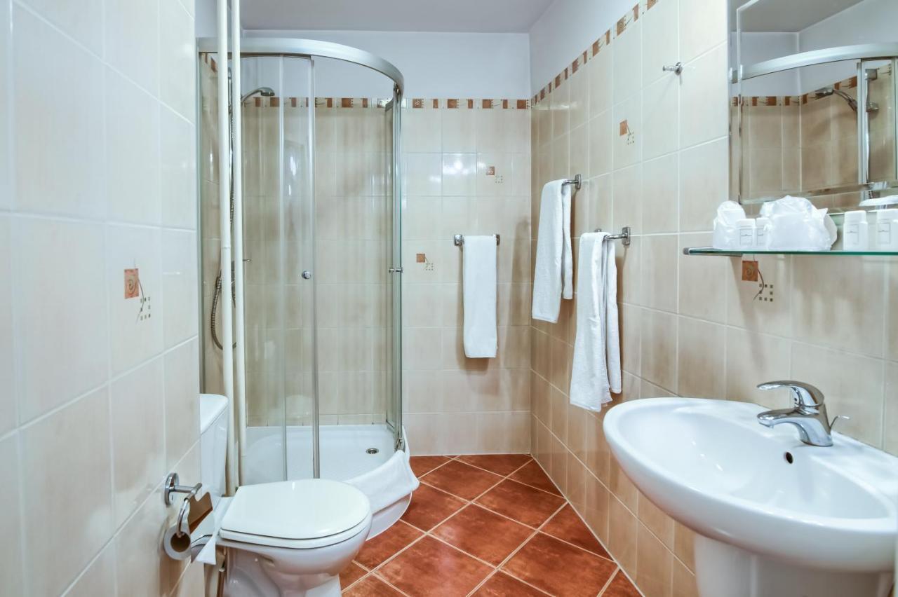 Hotel Konin Konin  Extérieur photo