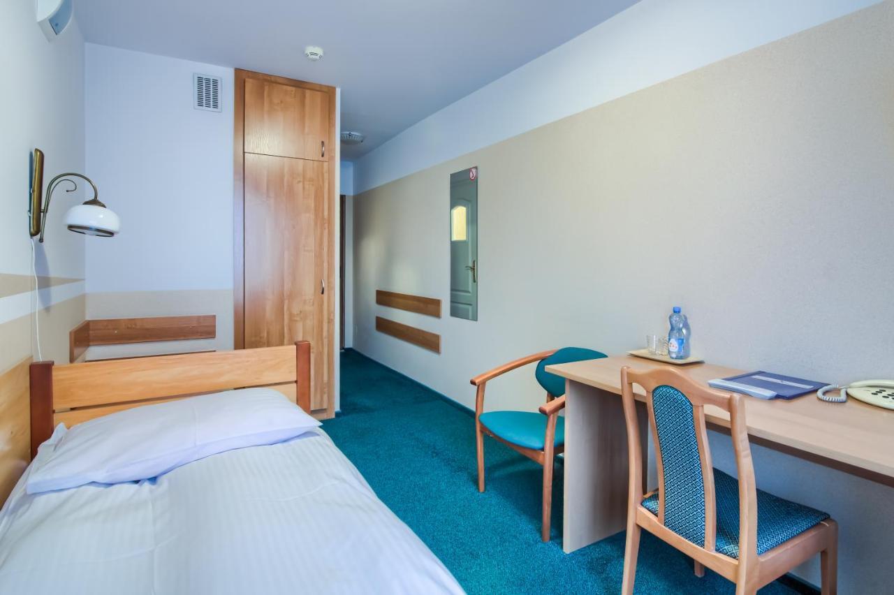 Hotel Konin Konin  Extérieur photo