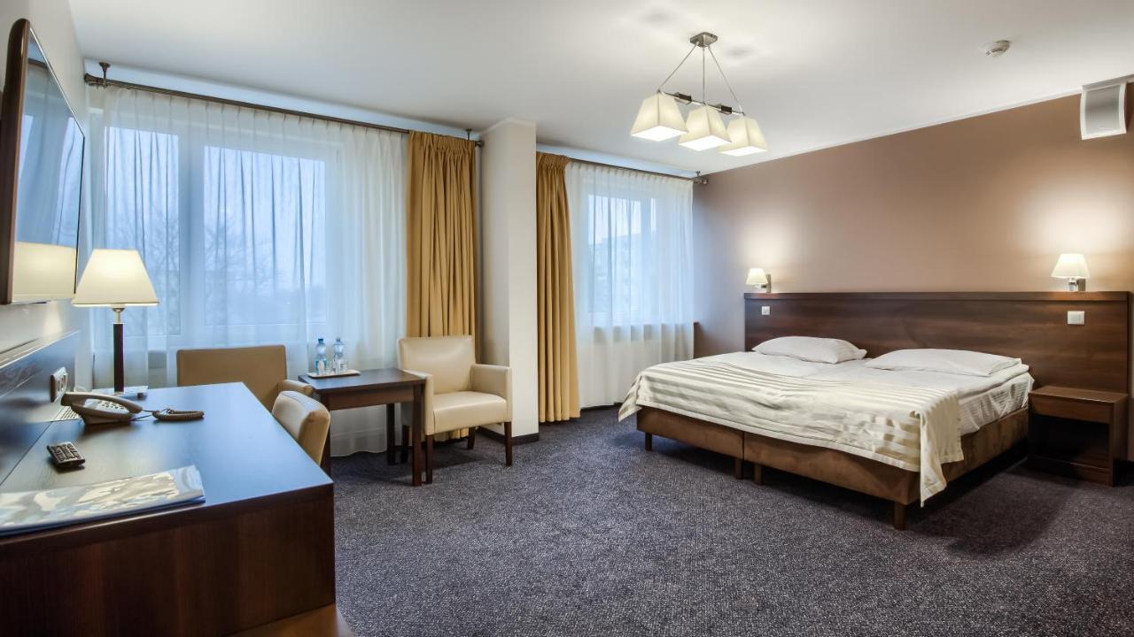 Hotel Konin Konin  Extérieur photo