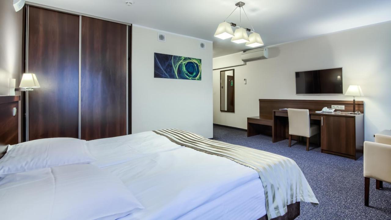 Hotel Konin Konin  Extérieur photo