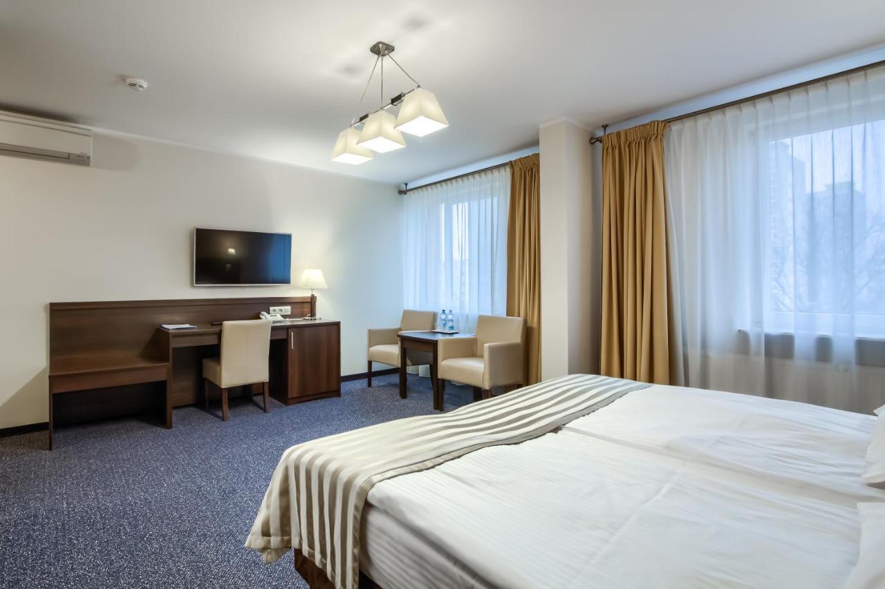 Hotel Konin Konin  Extérieur photo