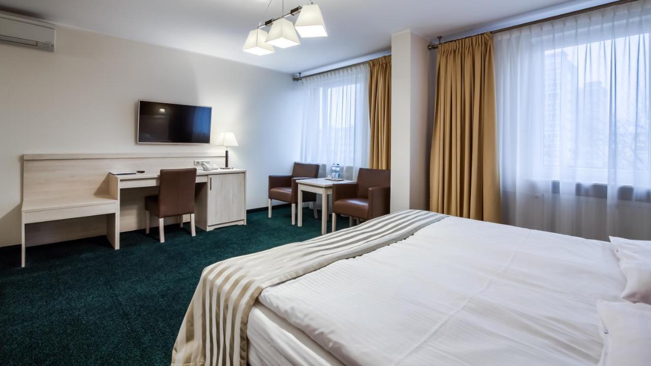 Hotel Konin Konin  Extérieur photo