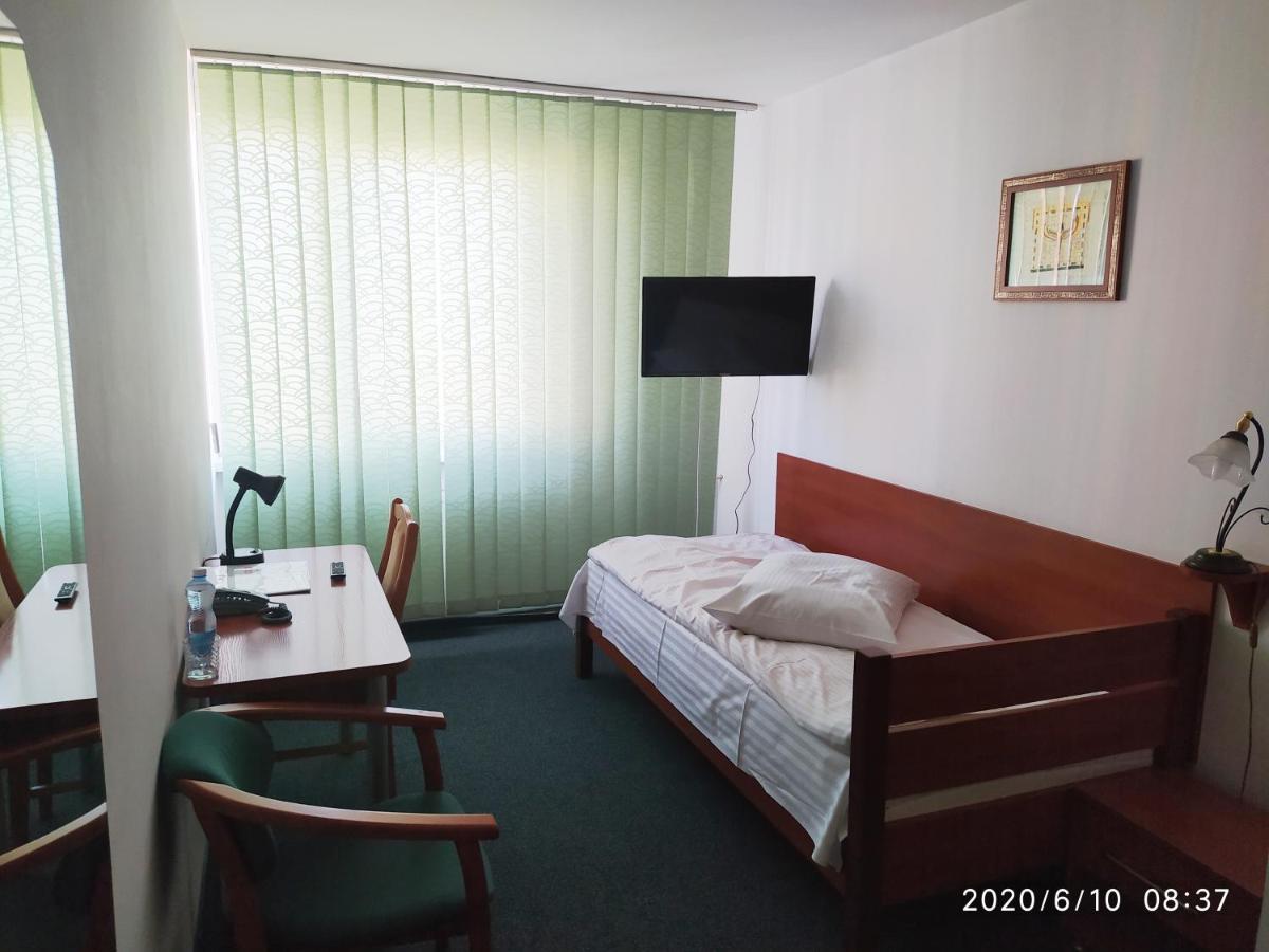 Hotel Konin Konin  Extérieur photo