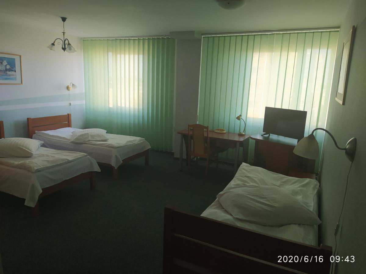Hotel Konin Konin  Extérieur photo
